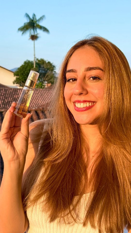 Quer manter o brilho e a saúde dos fios todos os dias? Pequenos hábitos fazem toda a diferença na sua rotina de autocuidado.
Confira estas dicas essenciais:
Água morna ou fria: ➡️Evite o calor excessivo para não ressecar o couro cabeludo.
✅️Proteção térmica: Sempre use leave-in antes do secador ou chapinha.
➡️Cuidado ao pentear: Comece pelas pontas para evitar a quebra.
🤎Cabelo bonito é reflexo de constância e carinho. Qual desses passos você já segue?
#7LissProfessional
#HairCare #DicasDeCabelo #Autocuidado #belezafeminina❤️