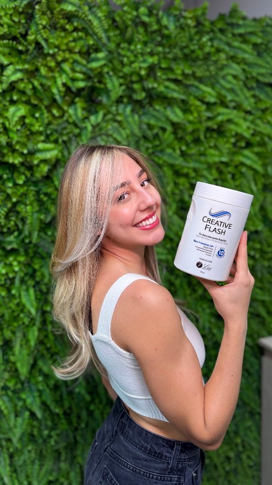 O Segredo da Descoloração Saudável
​Conquistar o loiro🧏🏼‍♀️ dos sonhos sem comprometer a saúde da fibra capilar é totalmente possível quando você une planejamento, técnica e ativos de alta performance. O segredo não está apenas na hora do procedimento, mas em todo o processo.
➡️Pó descolorante creative flash e oxidante Creative flash para uma descoloração perfeita.🧏🏼‍♀️

#creativeflash #7LissProfessional #7liss #descoloração #LoiroPerfeito